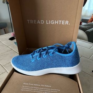 Men’s Blue Allbirds Tree Runners.